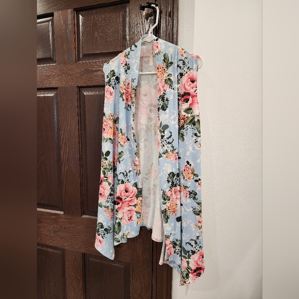 Design by Olivia Vest/Sleeveless Cardigan